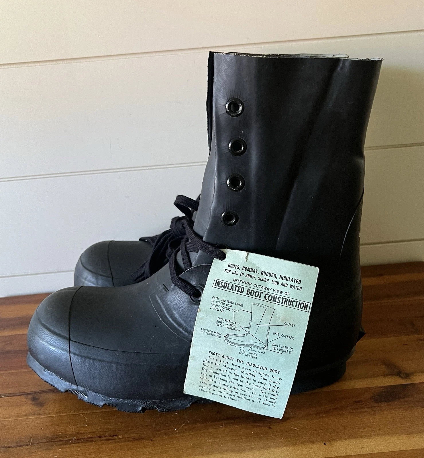 BRISTOLITE US Extreme Cold Weather Mickey Mouse Boots Size 8 W No Valve New