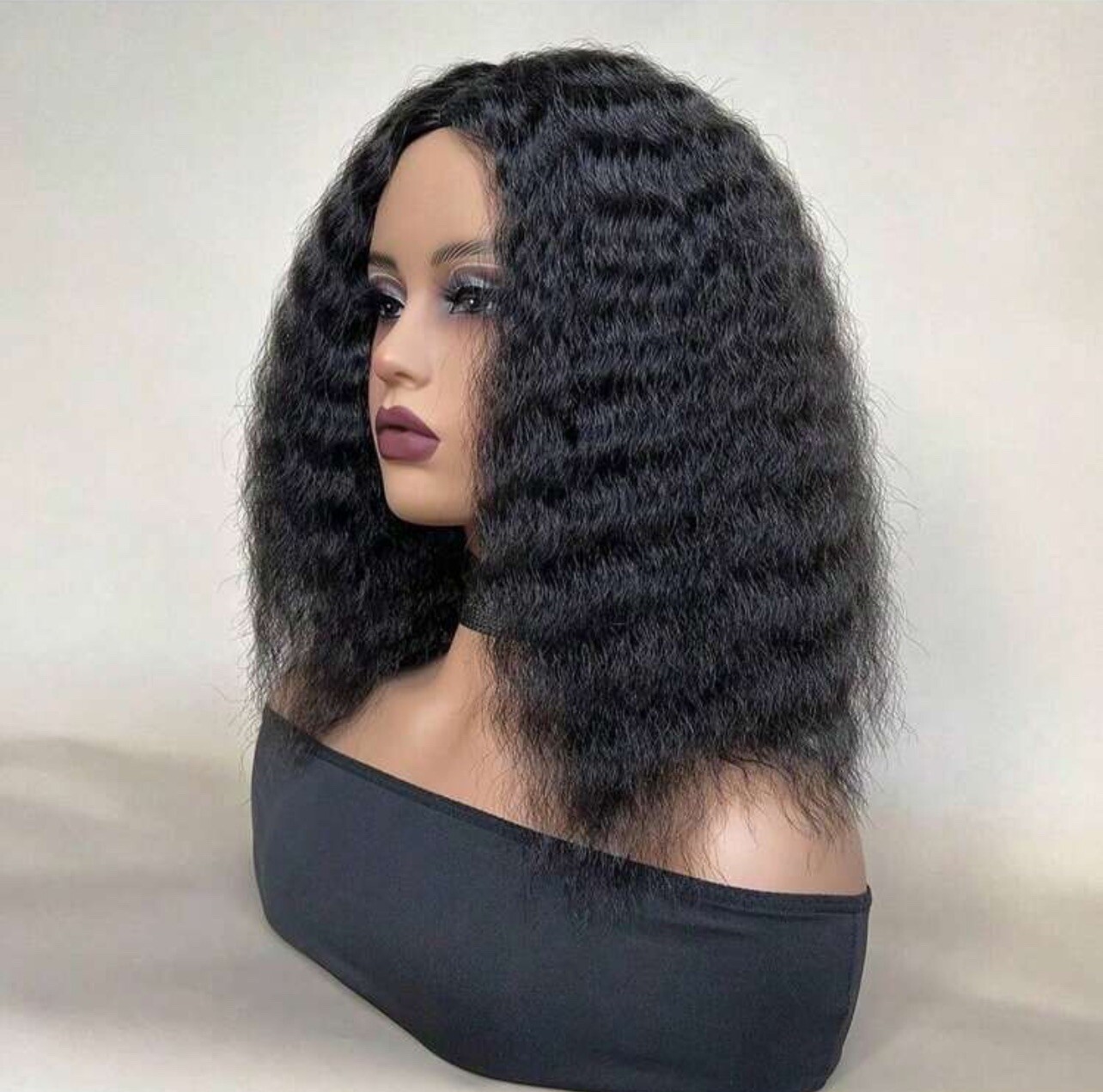 Perruque synthétique afro courte 30cm noire à cheveux crépus bouclés avec 4 bonnets