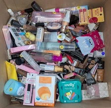 WHOLESALE LOT 50 PIECE ASSORTED NAME BRANDS COSMETICS