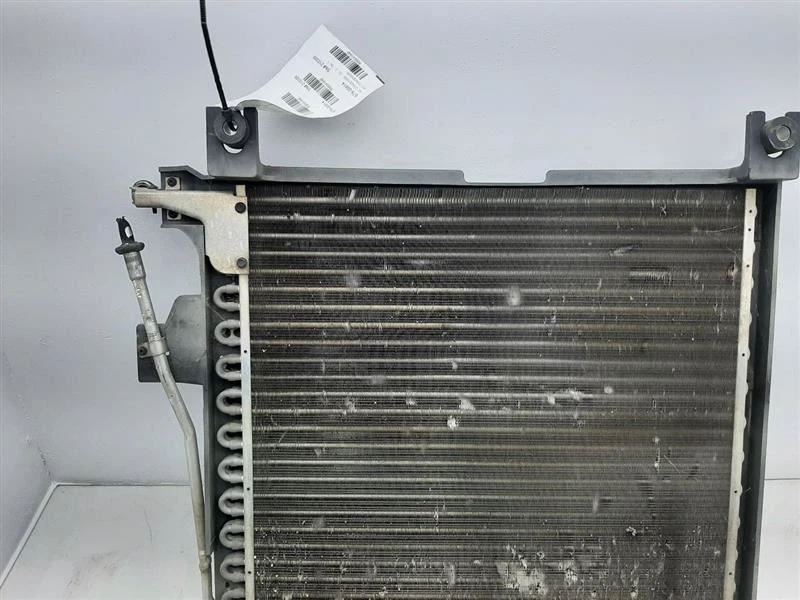 Condensador de aire acondicionado 97-99 Dodge Dakota 55036499AB Foto 4 de 4