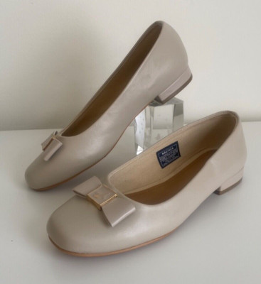 NAUTICA Cliona Low Heel Flats Decorative Logo Bow Size 7 Light Grey/Gold