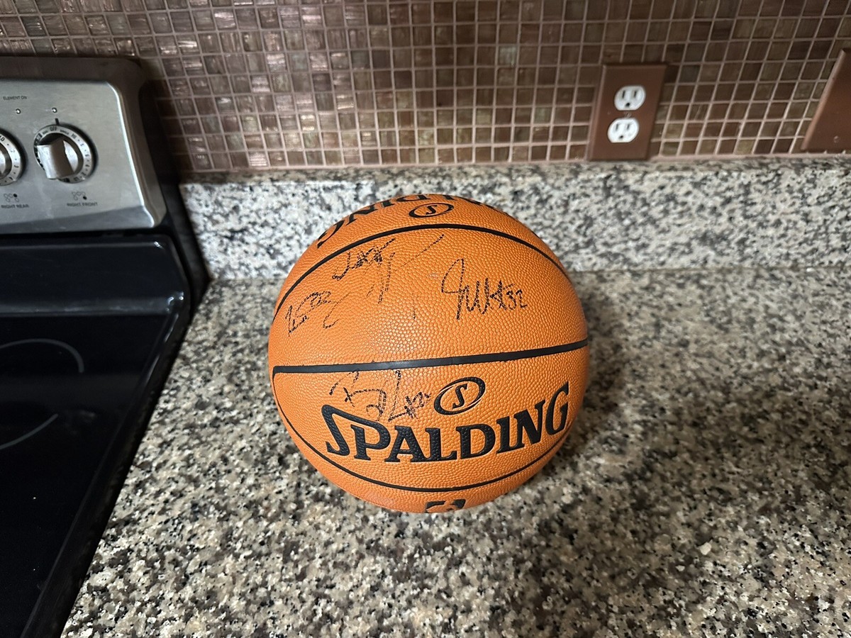 Official Spalding 2006 NBA Cross Traxxion Game Ball Official Spalding 2006 NBA Cross Traxxion Game Ball