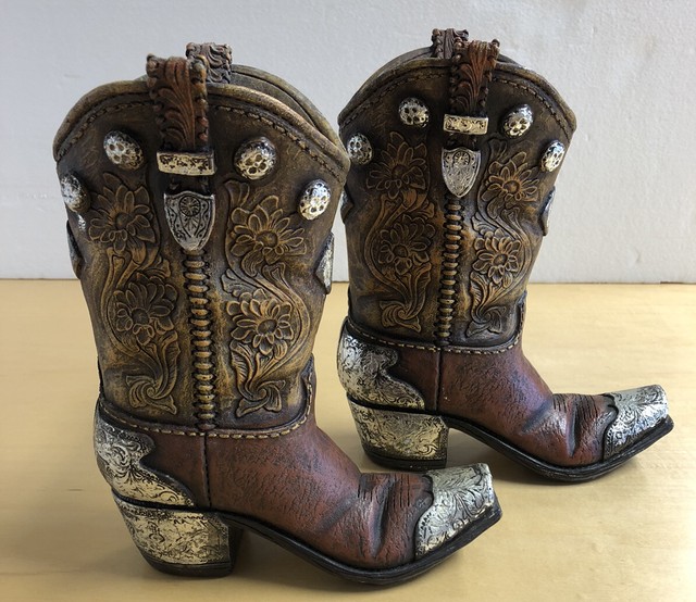 Featured image of post Cowboy Boots With Spurs