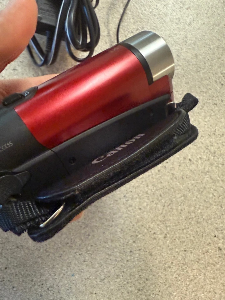 Canon FS300 SD Camcorder (Red) WITH CHARGER. CLEAN TESTED - Image 3 of 4