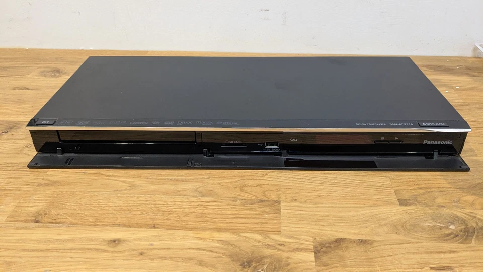 Panasonic DMP-BDT220 3D Blu-Ray, DVD / CD Player & Original Remote and manual - Image 3 of 4