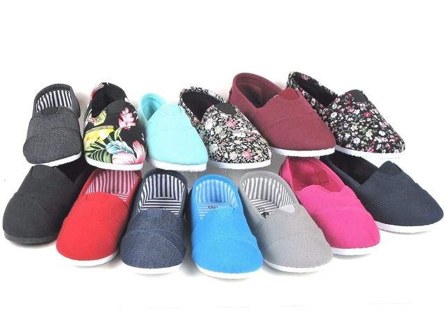 kids slip on canvas shoes