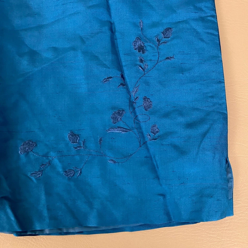 Vintage Cynthia Taylor Silk Skirt Size Large Blue Floral Embroidered A-Line NWT - Image 2 of 4