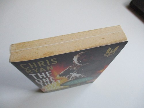 SIGNED Chris Ryan THE ONE THAT GOT AWAY Paperback 1996 - Picture 2 of 6