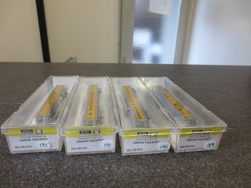 MicroTrains 550-553 -00010 Spur Z Union Pacific 4 Wagons | Zustand: Gebraucht