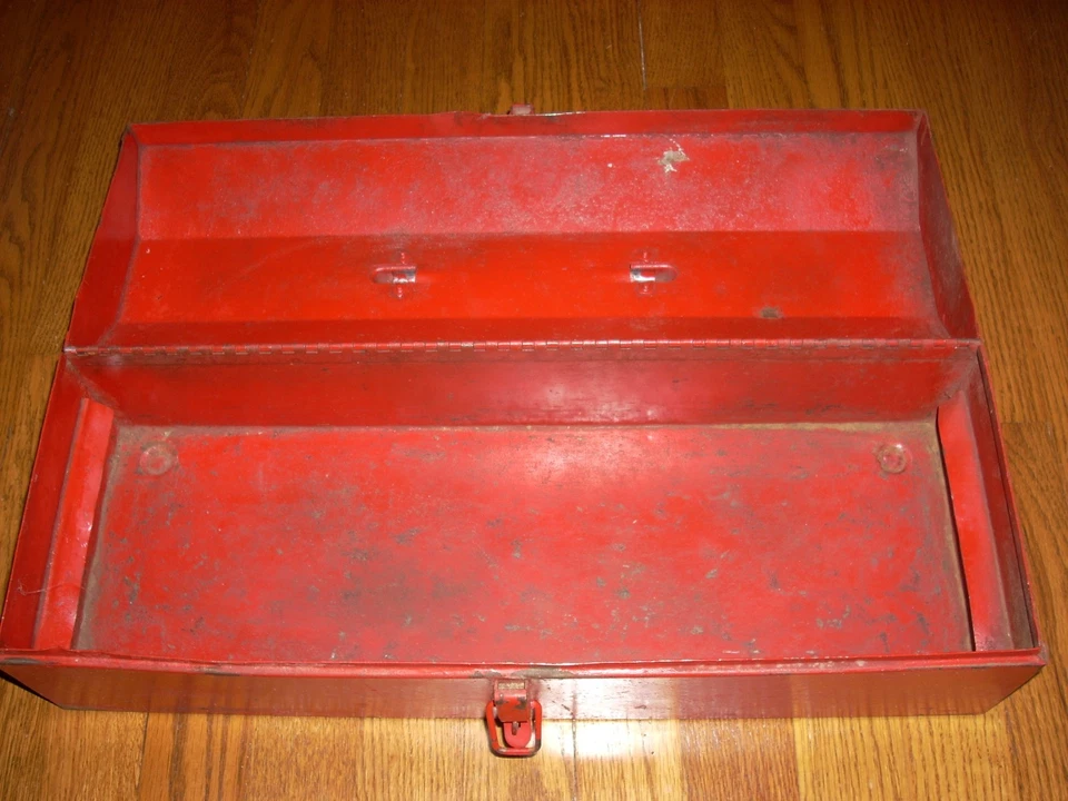 Vintage Hip Roof Cantilever Tombstone Metal Tool Box 19 1/2” NO TRAY. - Image 2 of 4
