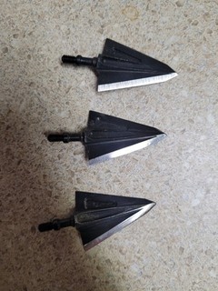 3 New Rocky Mountain Cutthroat Broadheads 125gr. Single Bevel Right Turn.