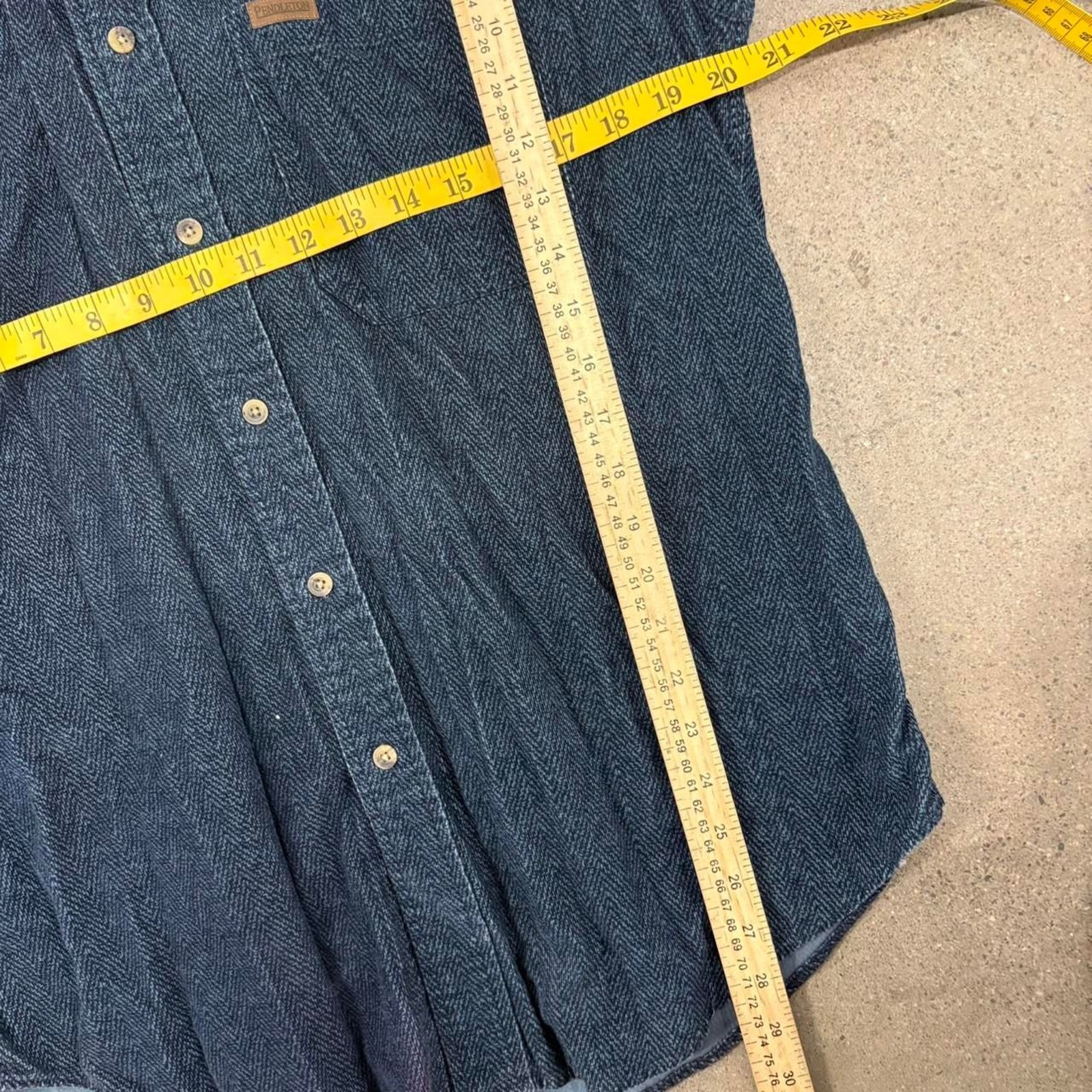 Pendleton mens button up size medium - image 5