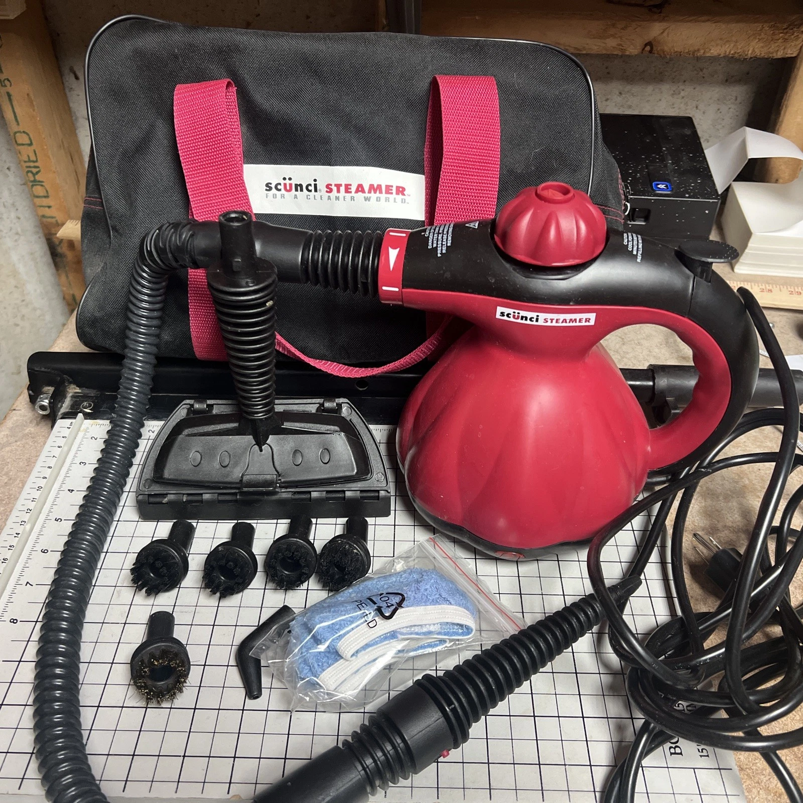 Scunci Steamer Portable Household Steamer Model SS-1000 W/case