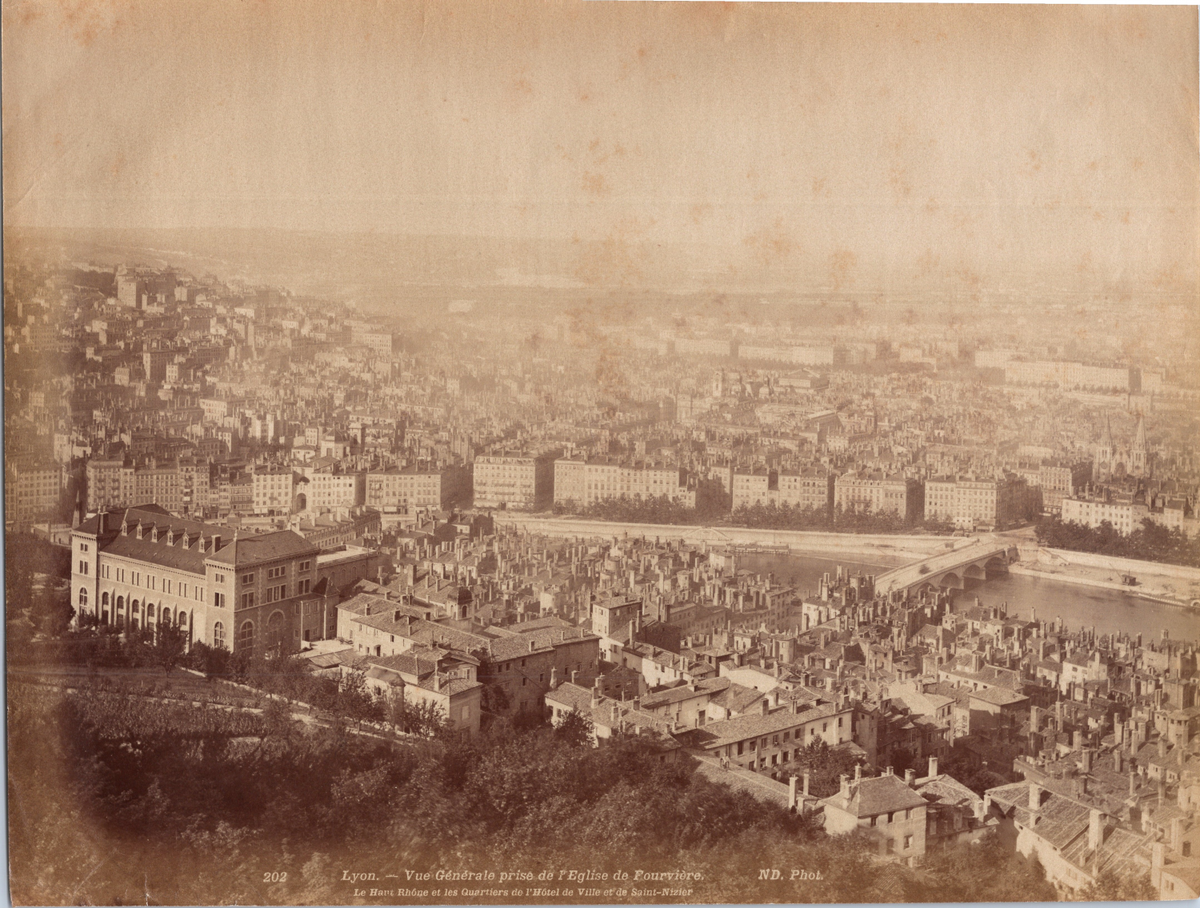 19e Lyon photo albumen vue générale de la ville prise de Fourvière 19e Lyon photo albumen vue générale de la ville prise de Fourvière