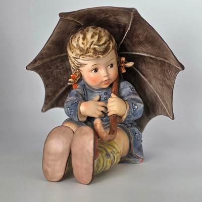 Goebel Hummel Figur 152 / II B ''Geborgen, Mädchen'' groß Schirm ca. 20 cm