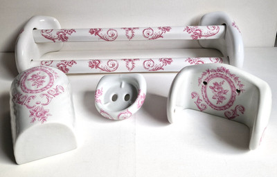 Porcelaine de Paris Rosa Handtuch- Clobürsten- Toilettenpapierhalter Seifeschale