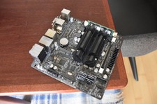 ASRock Q1900 - ITX 4GB Crucial Intel Quad-Core Prozessor J1900