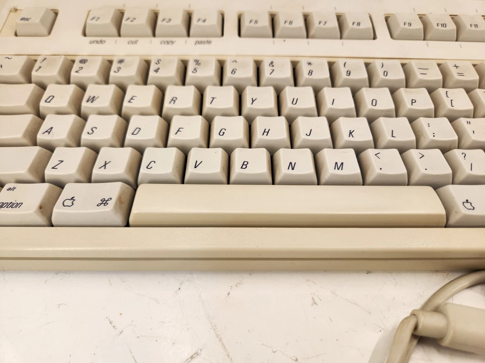 Apple M0115 Vintage Mechanical Clicky Keyboard Untested, NICE CONDITION - Image 3 of 4
