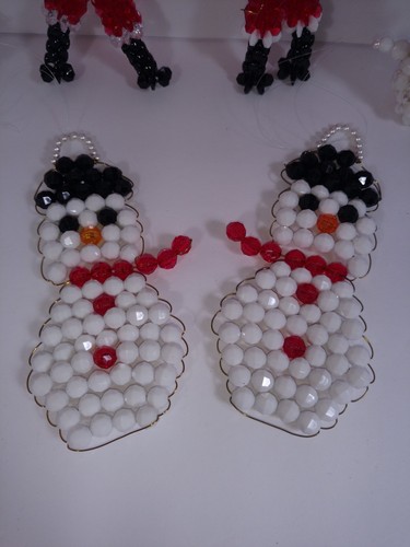 Vintage Handarbeit Kunststoff Perlen Weihnachtsschmuck Lot Weihnachtsmänner & Schneemänner - Bild 3 von 4