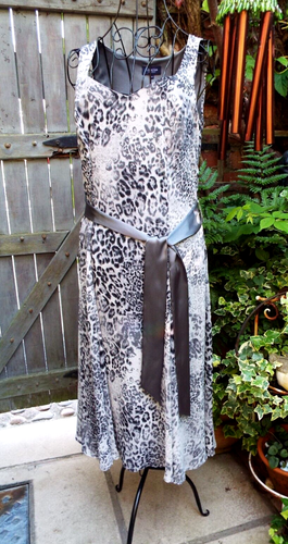DEBENHAMS Elegant Fit & Flare Chiffon Dress Grey Leopard Print SIZE 12 - Picture 10 of 14