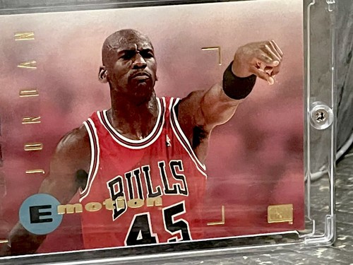 Michael Jordan Card - SKYBOX INSERT - SP AUTHENTIC RARE WEARING BULLS JERSEY #45 - 第 2/11 張圖片