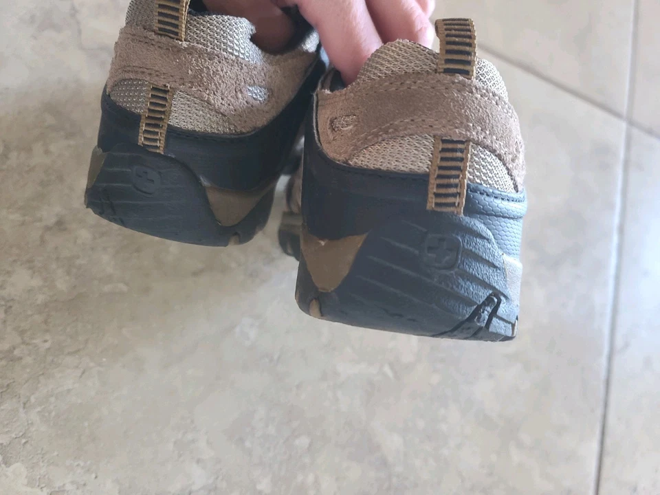 Hiking Shoes Brown Low Rise Boy Or Girl Size 2Y - Image 4 of 4