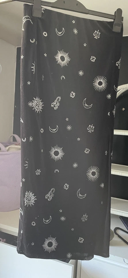 H&M Divided Star Moon Zodiac Velvet Pencil Skirt Sith Slit In Side Size Small - Image 2 of 3