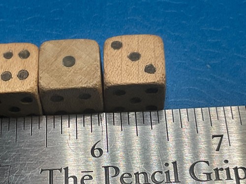 SET OF 5 VINTAGE WOODEN DICE——-W-77 - Picture 8 of 9