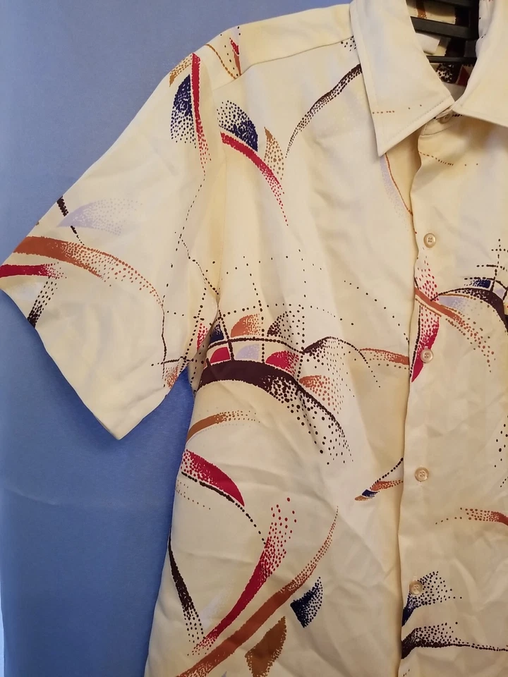 Camisa masculina TORI RICHARDS Aloha tamanho M bege botão de poliéster multicolorido vintage. - Imagem 4 de 4