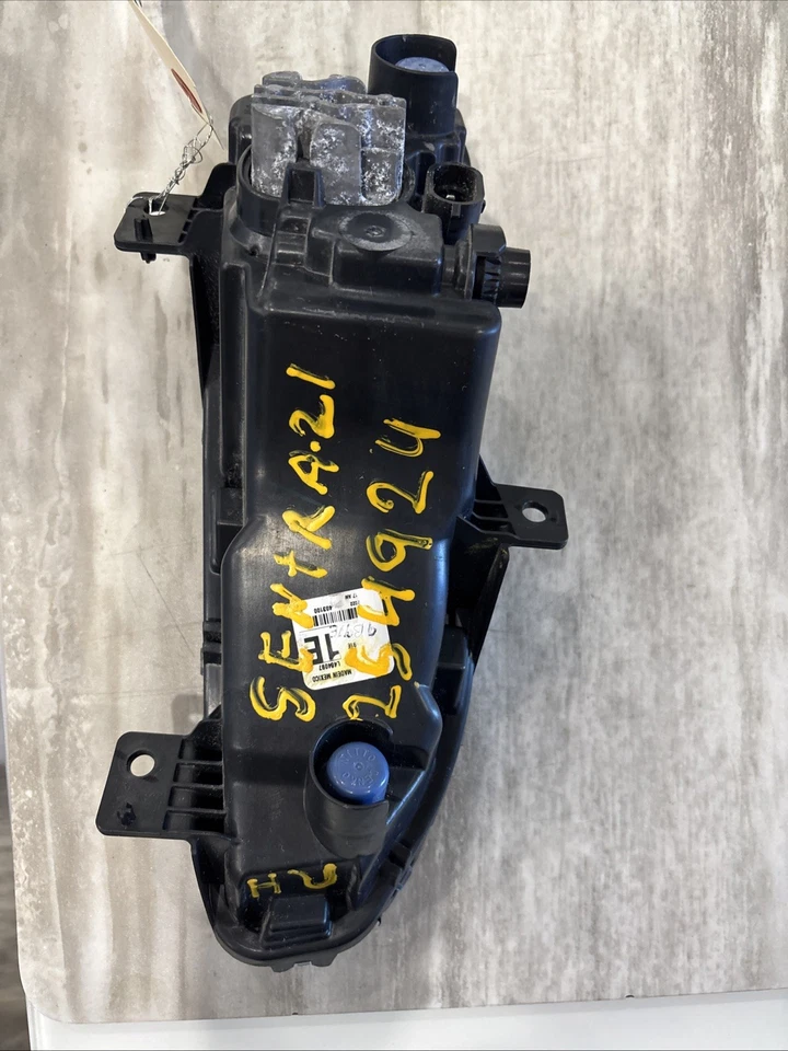 Faro antiniebla derecho Nissan Frontier Sentra Titan 2020-2025 26155-9B91E OEM LED Foto 2 de 4