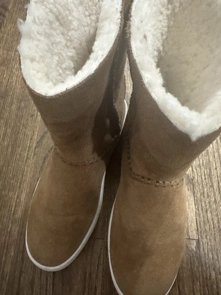UGG Australia 女式靴子 6 码 — 第 2/4 张图片