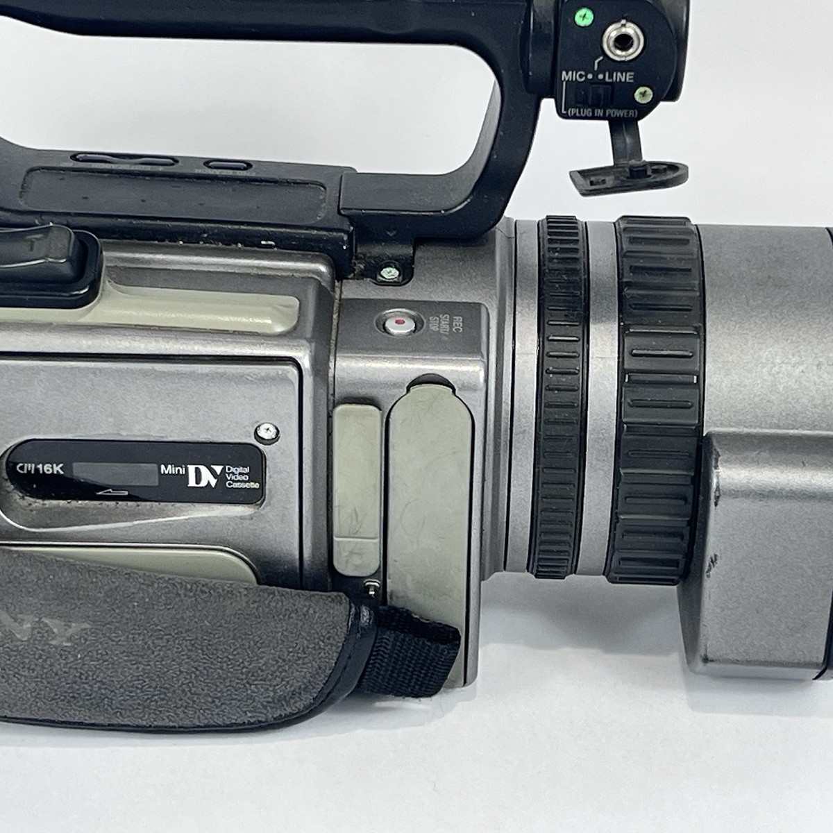 Sony DCR-VX2100 Handycam Camcorder 3ccd Camera Only Battery NTSC