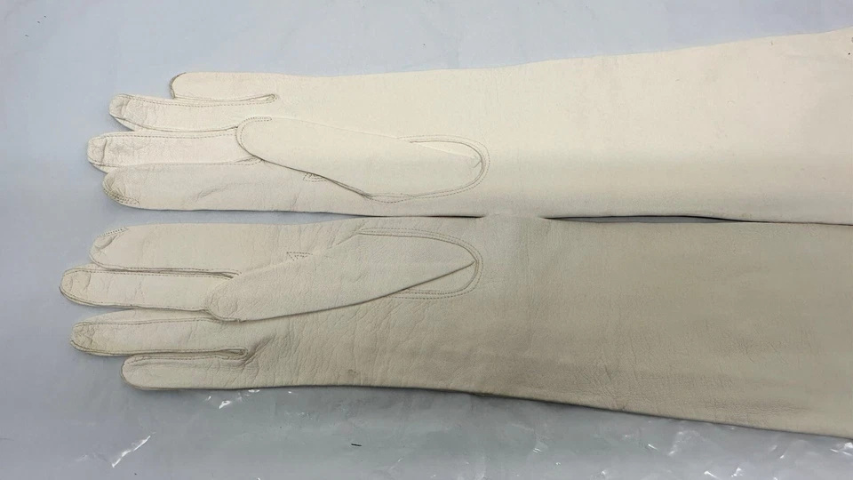Guantes de codo Gimbel Brothers de colección piel de cordero con perlas y vieiras Opera blancos 7 Foto 4 de 4