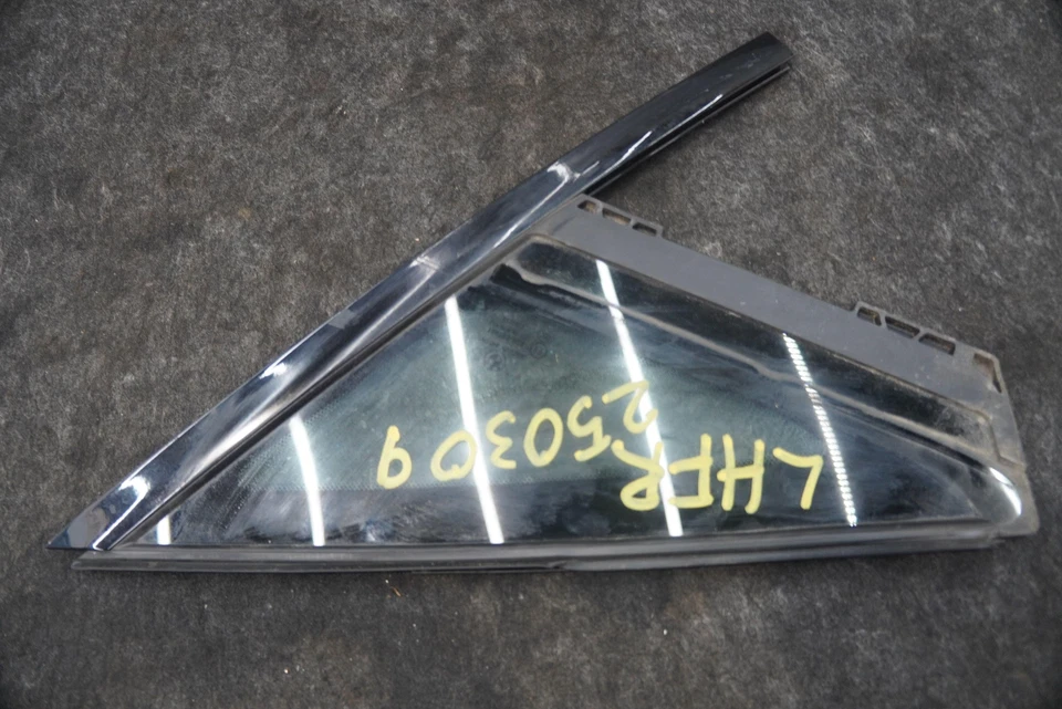 Puerta delantera izquierda conductor esquina lateral ventana ventilación fija cristal 51337313015 BMW i8 Foto 2 de 4