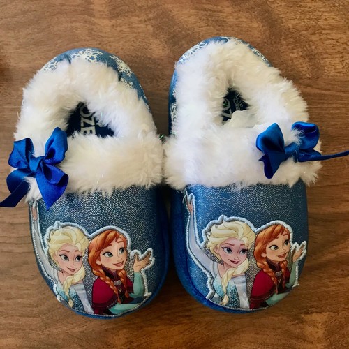 DISNEY FROZEN Anna and Elsa Blue Slippers With White Fur, Girls Size M 7/8 - Picture 4 of 5