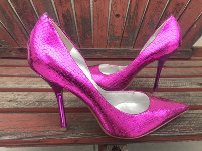 metallic pink pumps