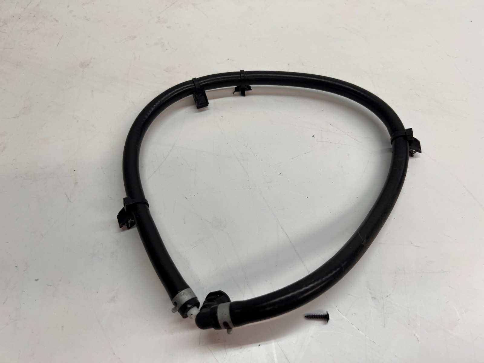 FERRARI 488 FRONT RIGHT RH HEADLIGHT JET WASHER SPRINKLER HOSE OEM 86714700