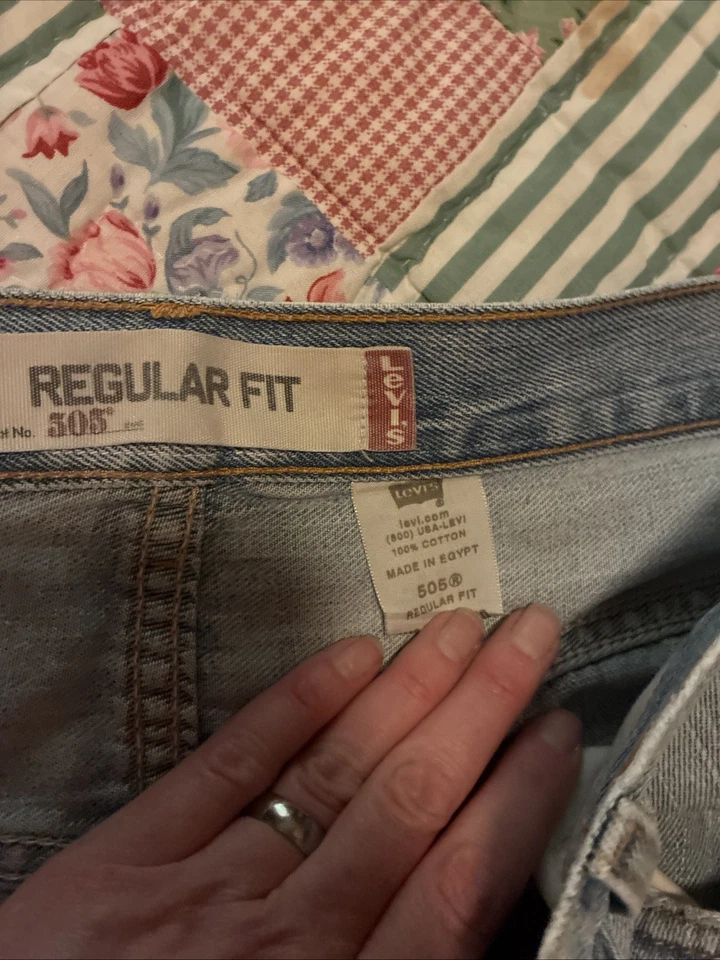 Vintage Levis 505 Jeans Mens 34x30 Light Wash Straight Leg Made in USA 90s - Image 4 of 4