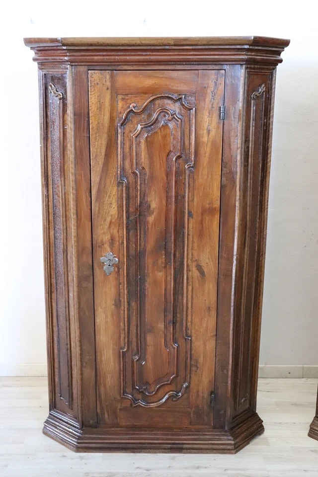 Par de armarios esquineros antiguos italianos del siglo XVII Luis XIV RESTAURADOS Foto 2 de 4