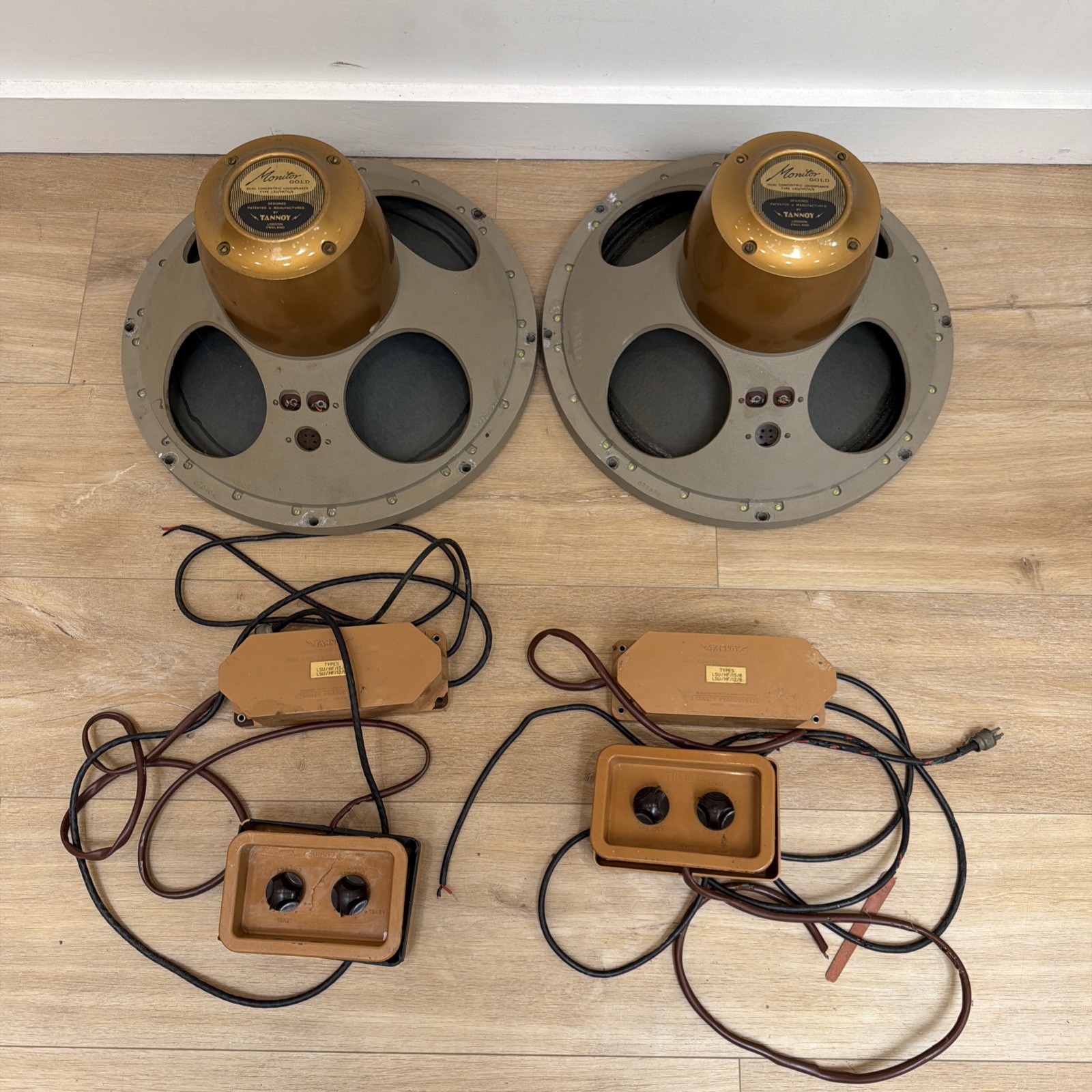 TANNOY GOLD MONITOR LOUD SPEAKERS 15" LSU/HF/15/8 WITH CROSSOVERS