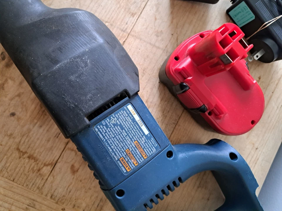Bosch 1644-24 18V Cordless Reciprocating Saw With BATTERY , CHARGER, HEAVY DUTY - Image 4 of 4