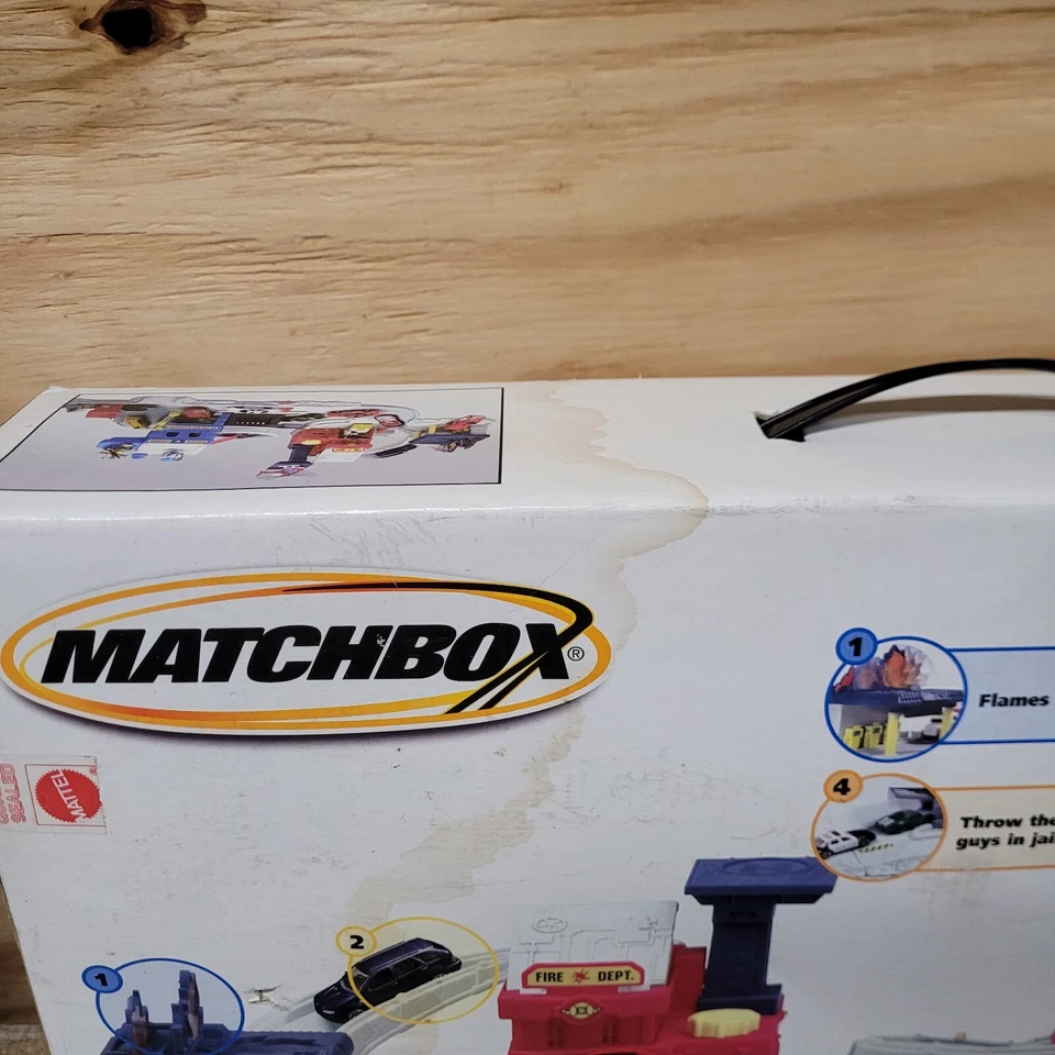 2002 Matchbox Rescue POLICE STATION FIRE STATION (Sealed) MATTEL - Image 3 of 4