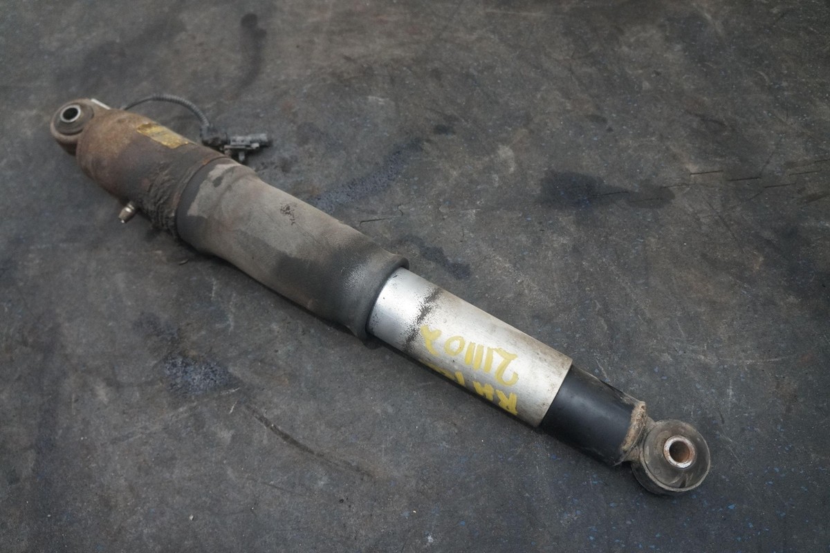 Rear Suspension Right Shock Absorber Strut 22298572 Oem Gmc Yukon  