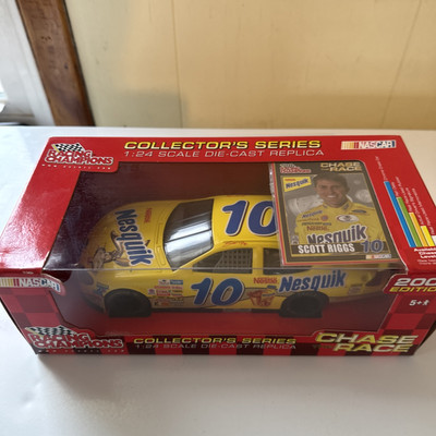 1:24 Racing Champions 02 Chase The Race Collector Series Nesquik #10 Scott Riggs