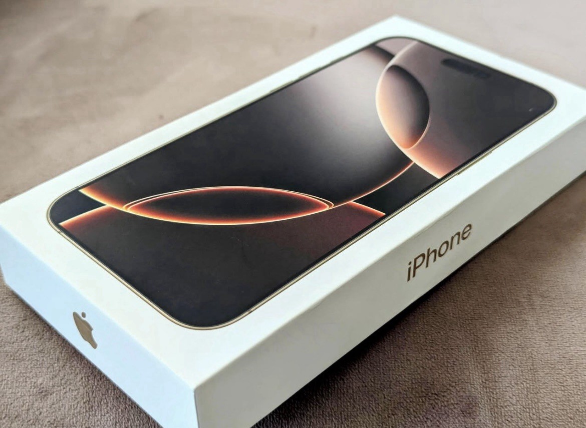 Apple iPhone 16 Pro Max Desert 1TB カナダ版 Amazon.com: Apple iPhone 16 Pro Max, US Version, 1TB, Desert