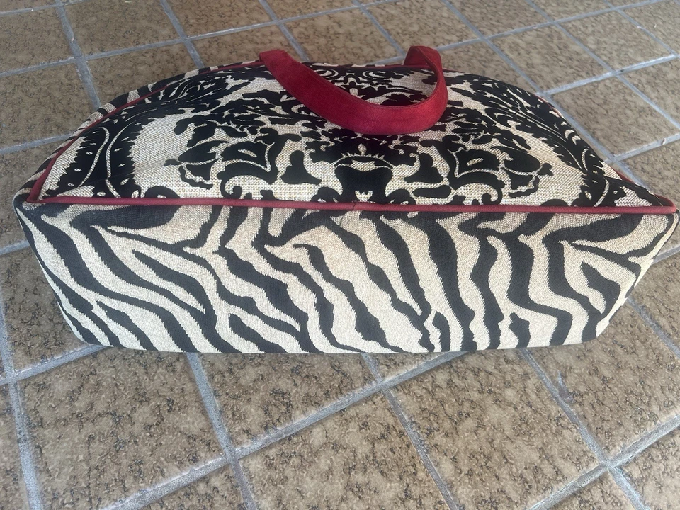 Atenti Madrid Knitting Handmade Flocked/ Animal Print Overnighter Bag NWT - Image 2 of 4