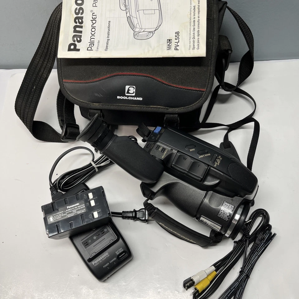 Panasonic Palmcorder PV-L558 VHS Camcorder w/Battery- Charger-Manual-For Repair - Image 4 of 4