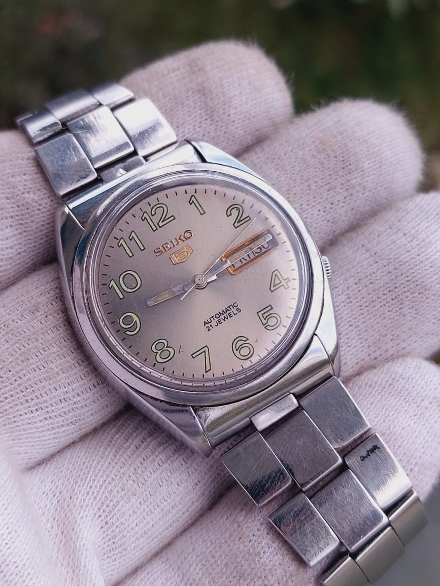 Vintage Seiko 5 7009-8210 Automatic 21 jewels gray dail men watch
