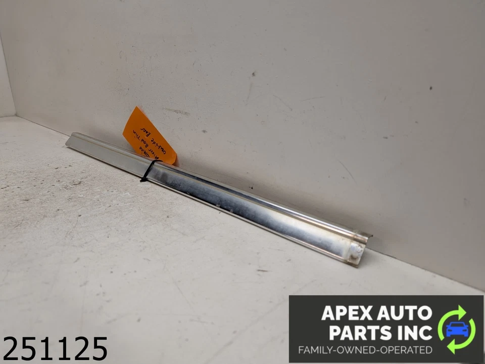 OEM 1979 Chevrolet El Camino 3.9L Left Driver LH Outter Bed Trim Foto 3 de 4