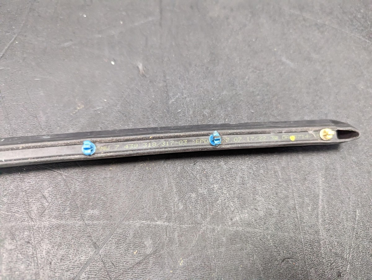 Front Right Door Lower Weatherstrip 2018 BMW X1 51767439318 2016 